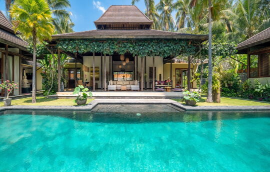 Ubud holiday rental in bali - villa crystal castle