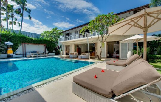 villa Jajaliluna exterior with outdoor deck area, day beds and view of swimming pool