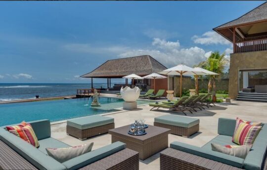 Villa Bayu Gita swimming pool with views to ocean